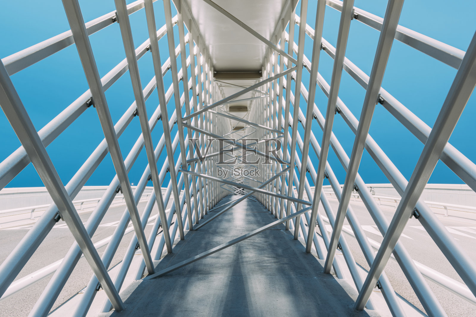 暮色中的现代桥梁照片摄影图片