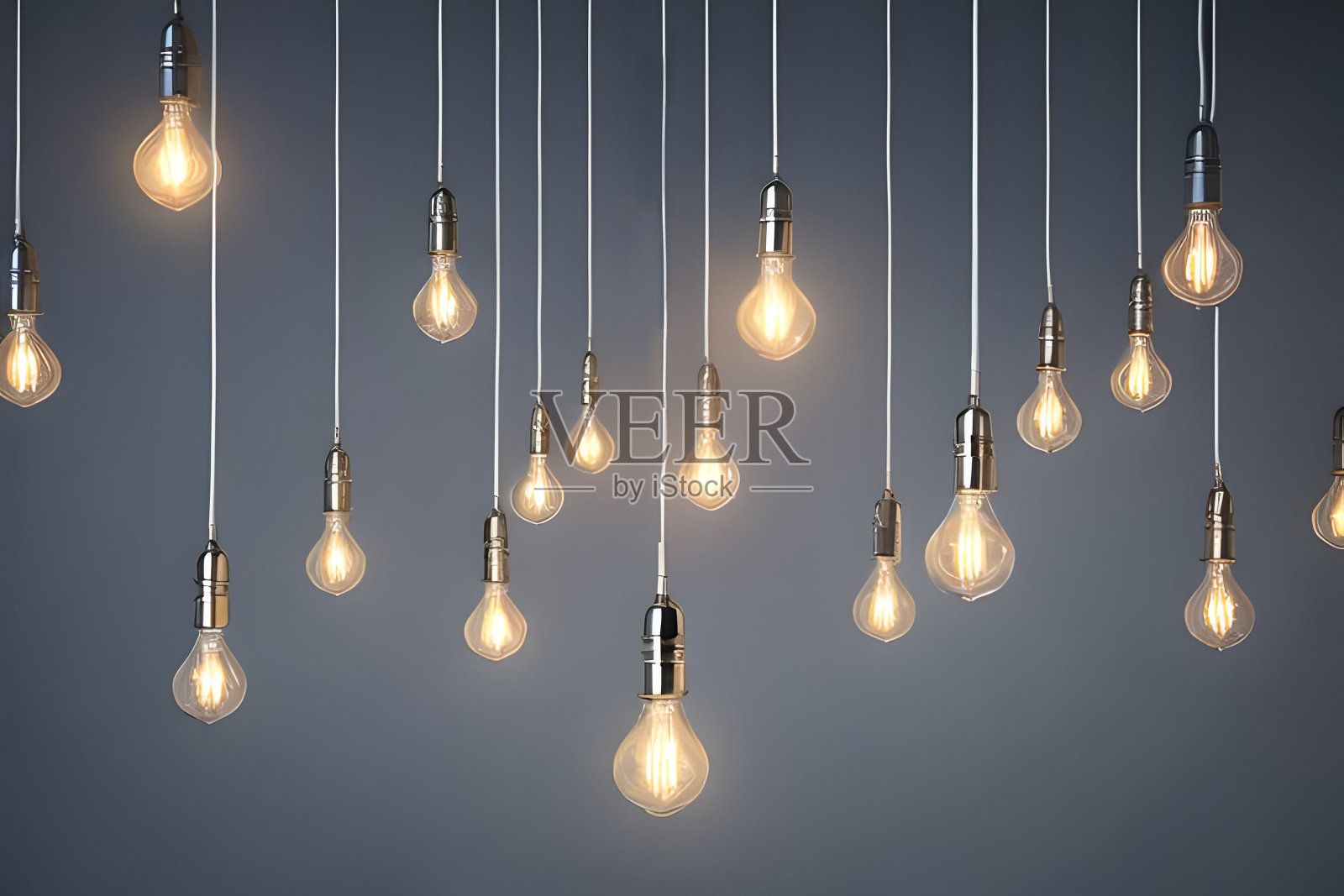 一些灯泡组成，展示了简单和冷静。中性色调的低光创造了一个平静的氛围，完美的家庭装饰，健康，或创意广告。照片摄影图片