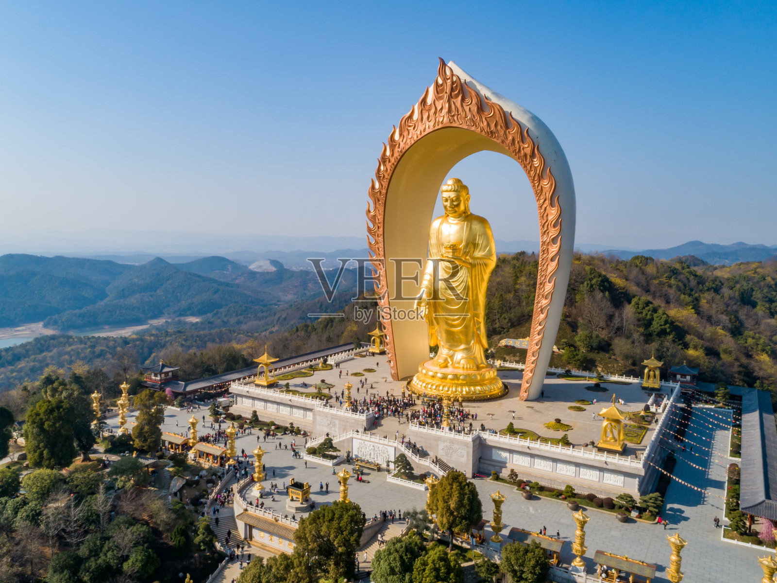 黄金佛塔航拍，中国寺庙的古建筑照片摄影图片