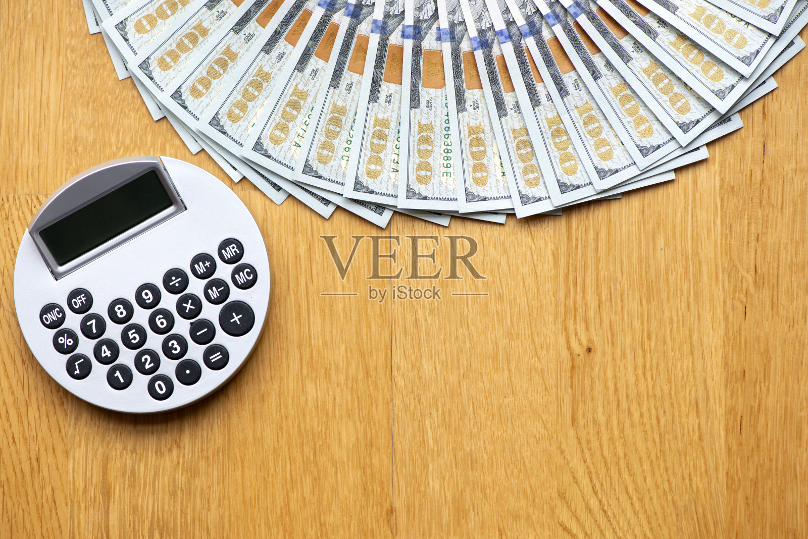 钱和计算器照片摄影图片