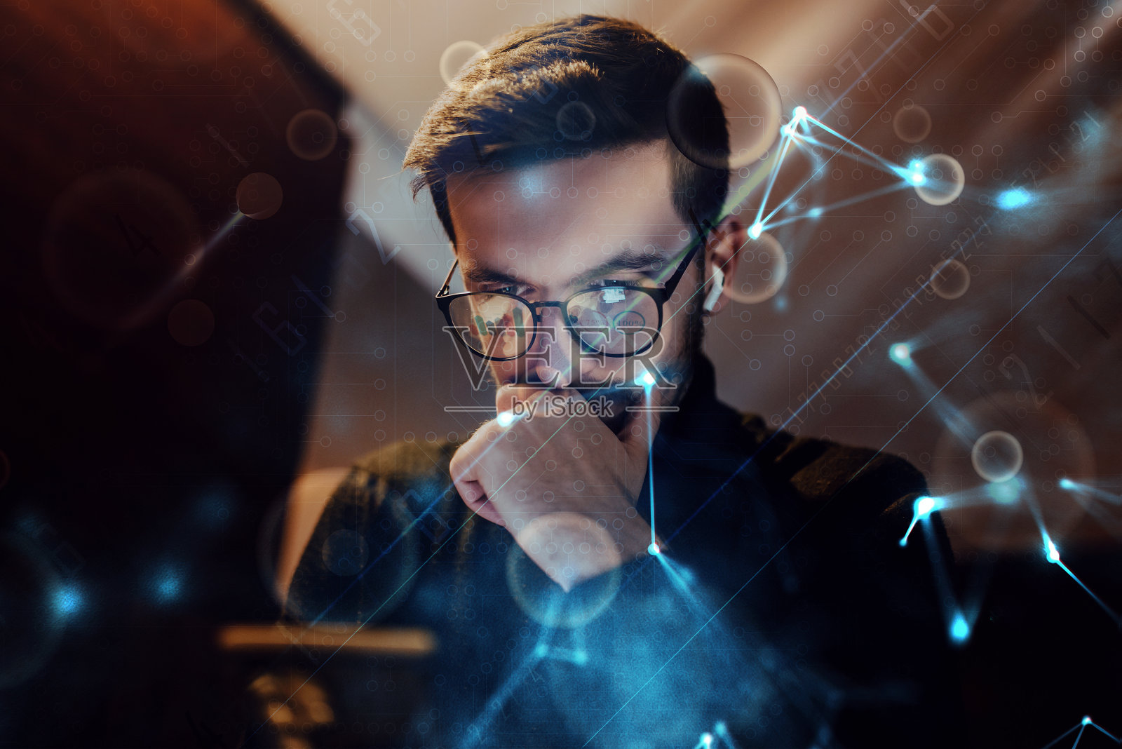 大数据管理，数字化技术，软件开发理念。计算机程序员，笔记本电脑编程，计算机代码数据处理，技术背景照片摄影图片