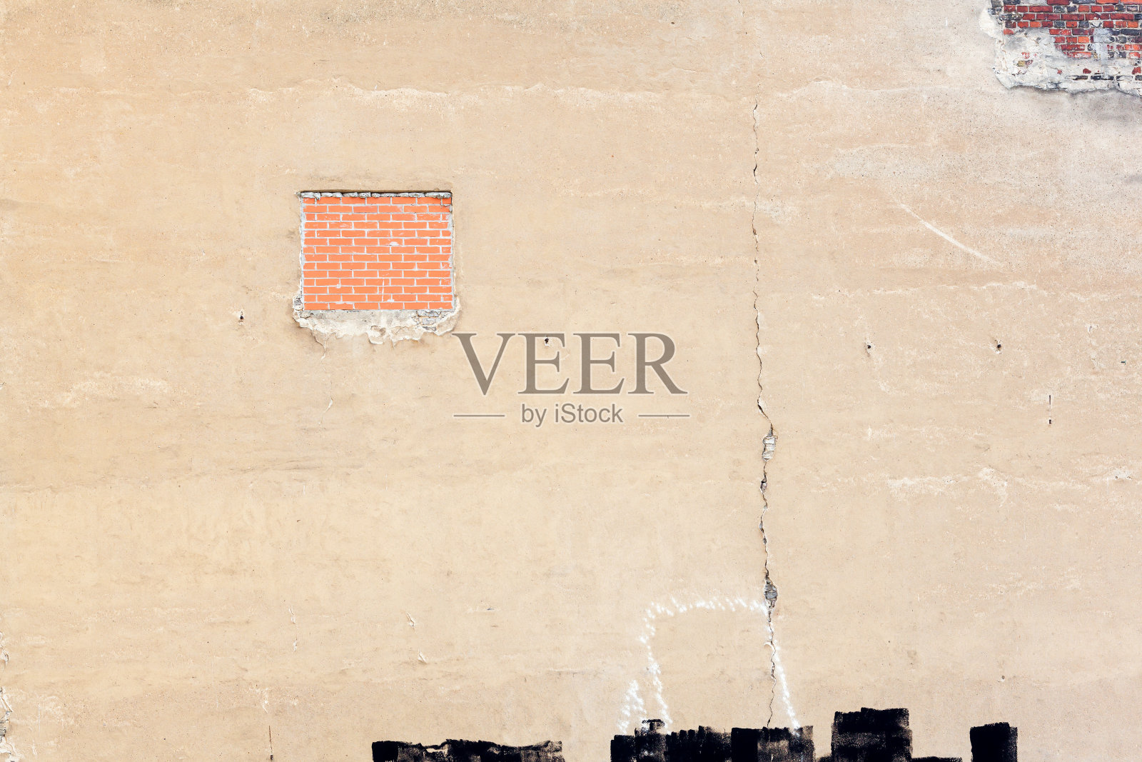 旧的灰泥墙可以看到部分砖照片摄影图片