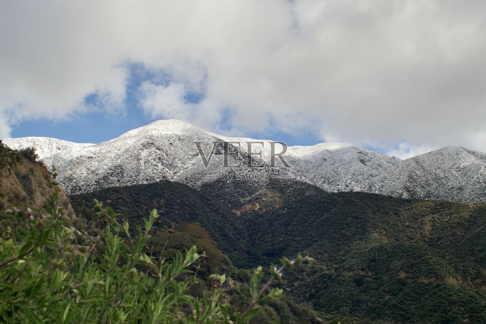 圣加布里埃尔山脉与雪2023年2月照片摄影图片