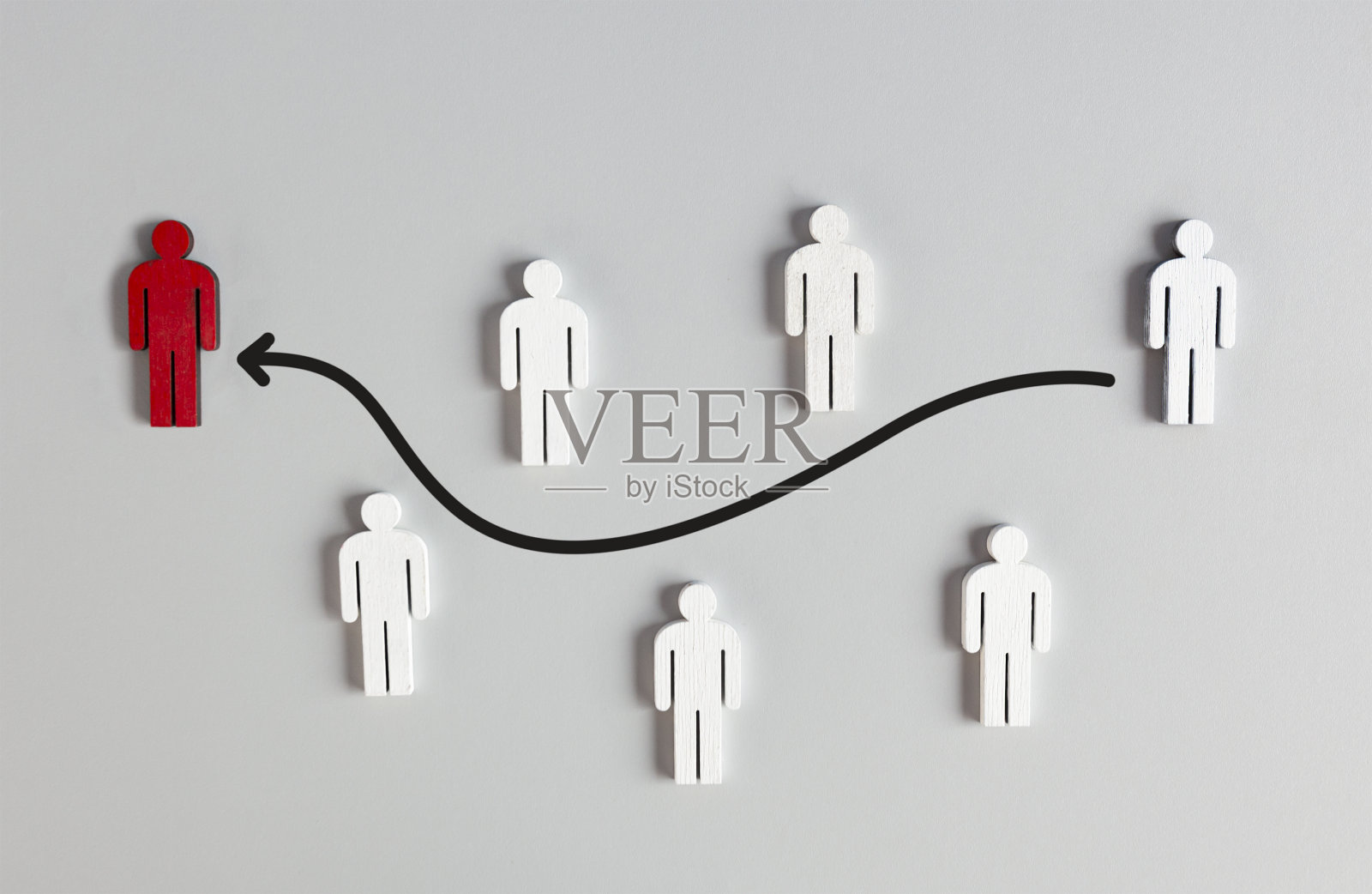 就像一个木头人必须要冲破另一个木头人的束缚照片摄影图片