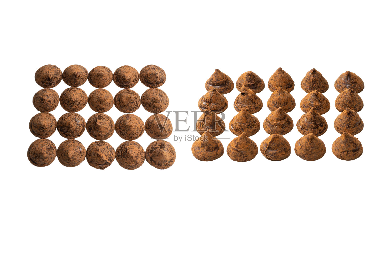 白色背景上的巧克力松露。照片摄影图片