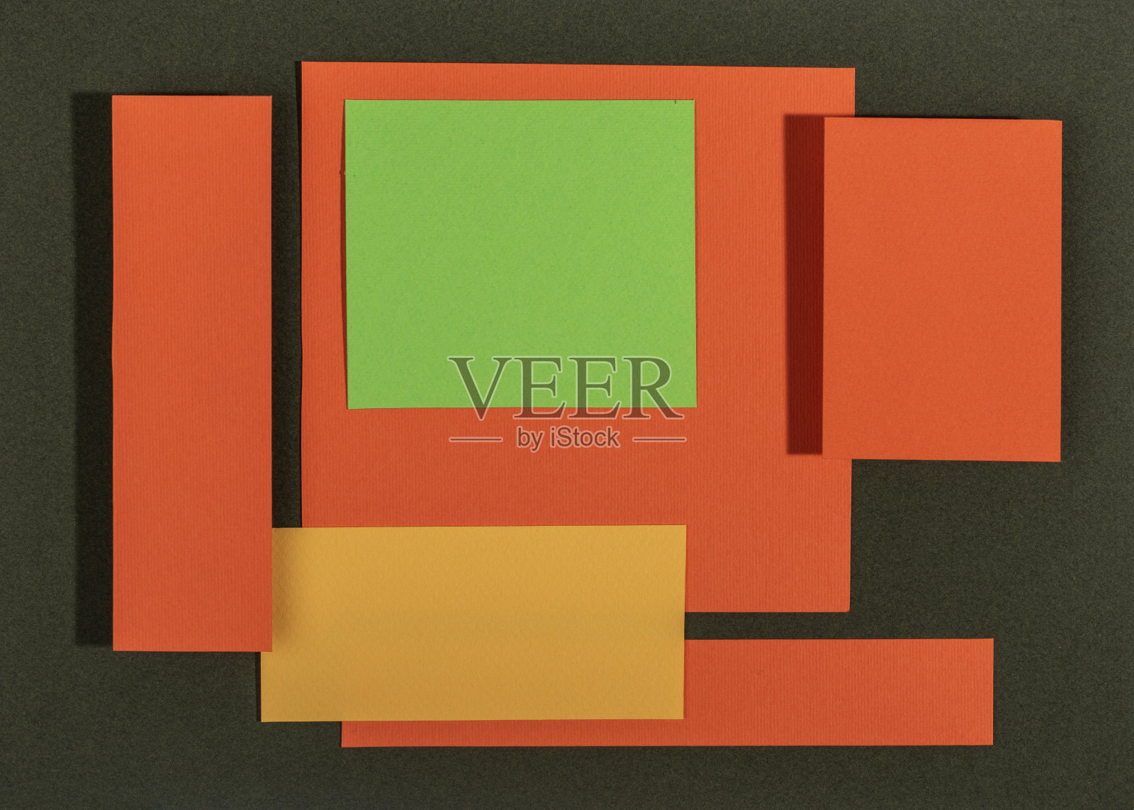 橙色，绿色，黄色音符模板与3D效果。摘要几何纸构成。照片摄影图片