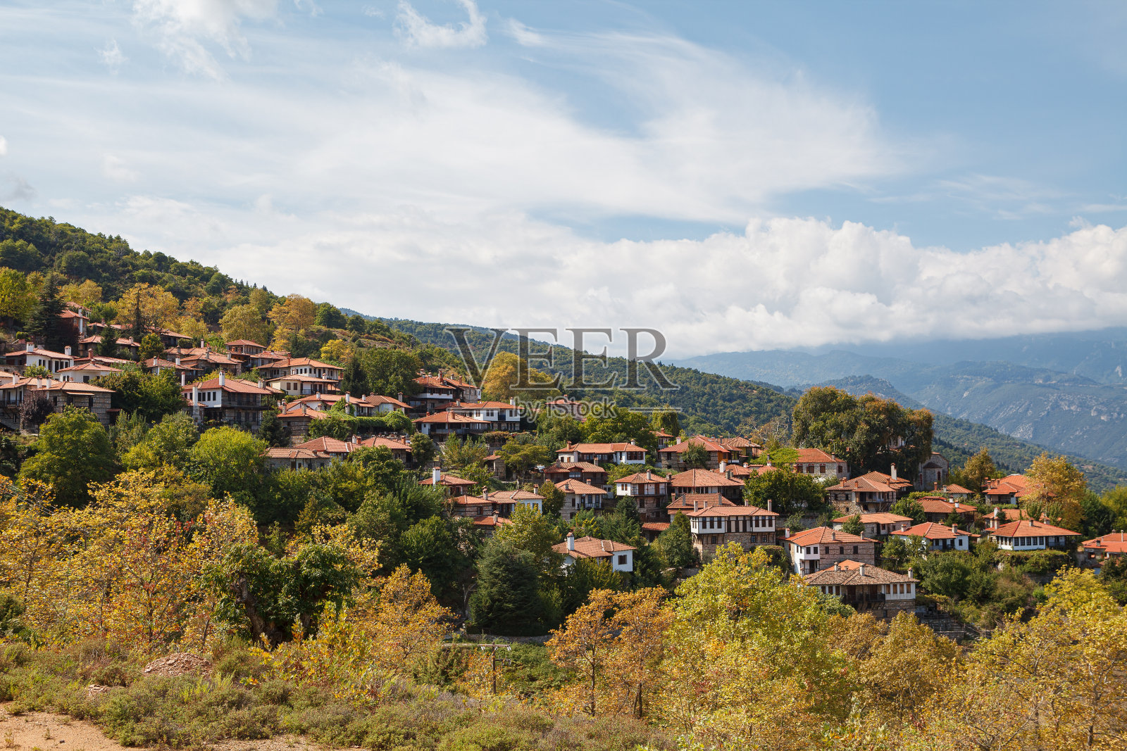 Palaios Panteleiomonas古城，希腊旅游胜地。马其顿东部的细蜱旅游目的地。鸟瞰图。照片摄影图片