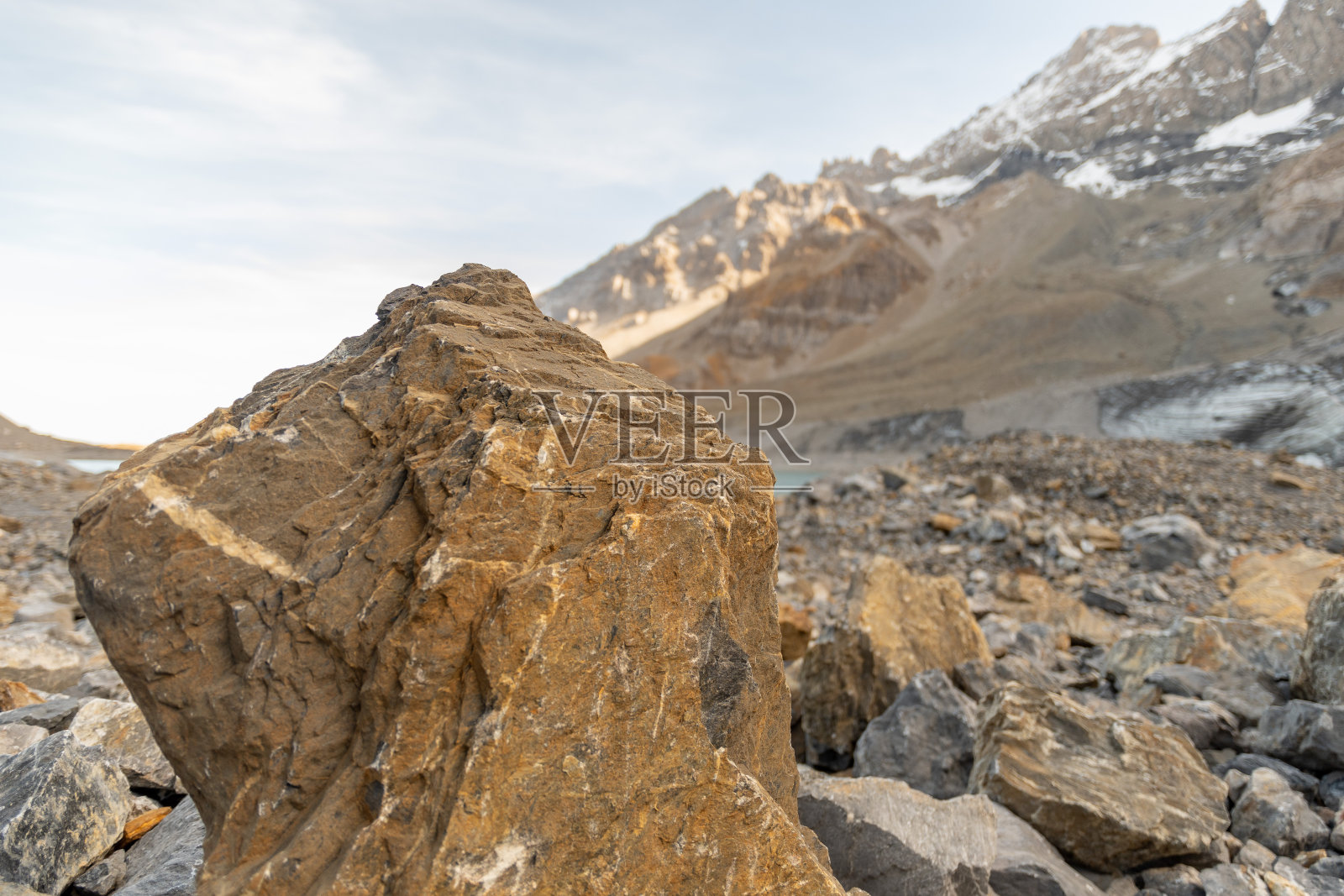 在瑞士克劳森帕斯地区，俯瞰瑞士山脉的壮丽景色照片摄影图片