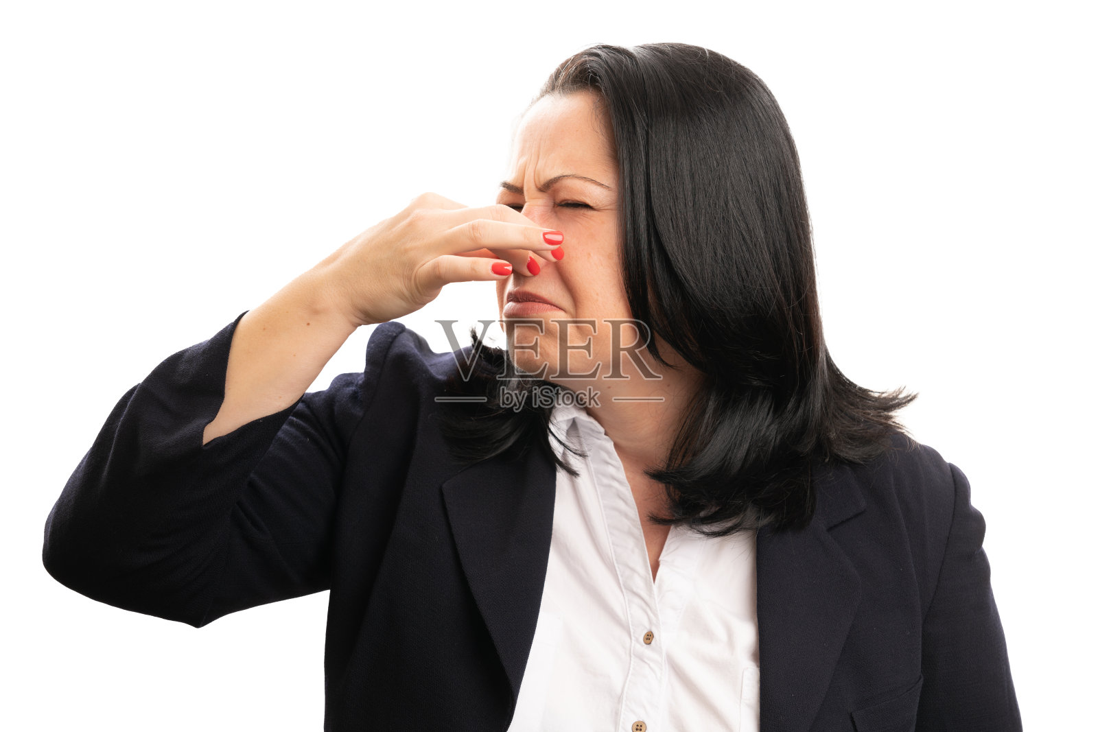 女商人抱着鼻子的特写，作为难闻的气味概念照片摄影图片