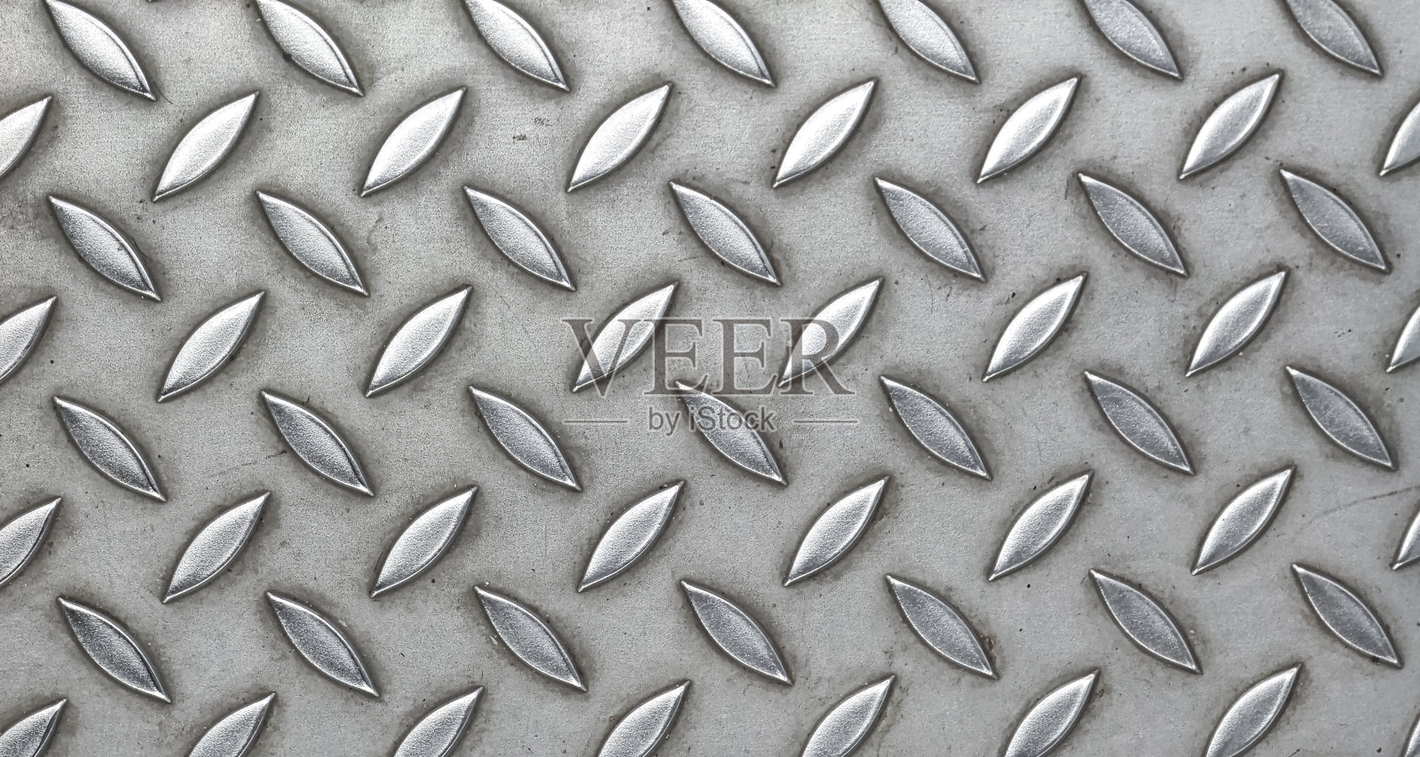 Grunge钢踏面金刚石板与灰尘和污渍工业地板纹理抽象背景照片摄影图片