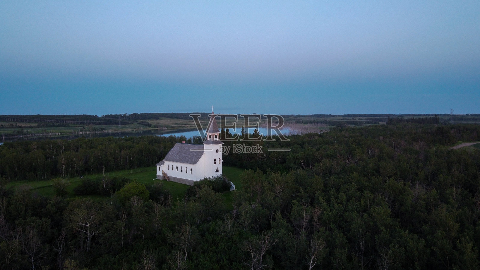 黄昏教堂照片摄影图片