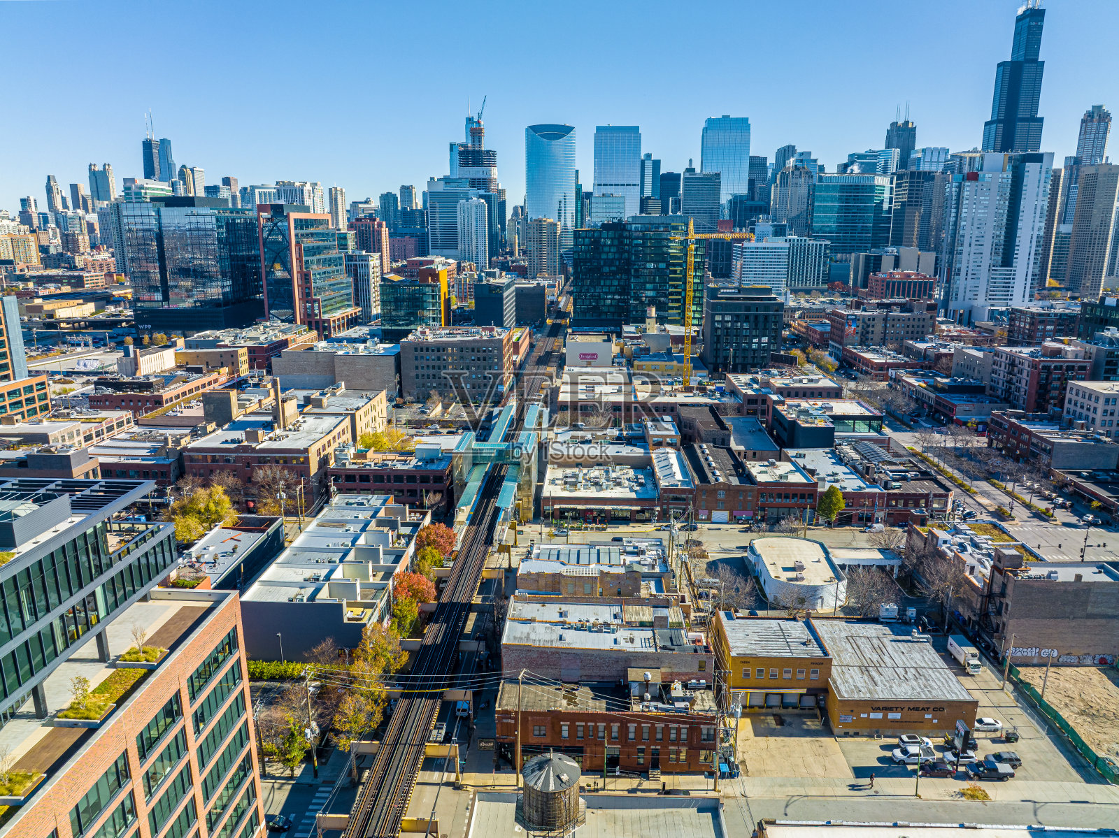 从西边看芝加哥的摩天大楼照片摄影图片