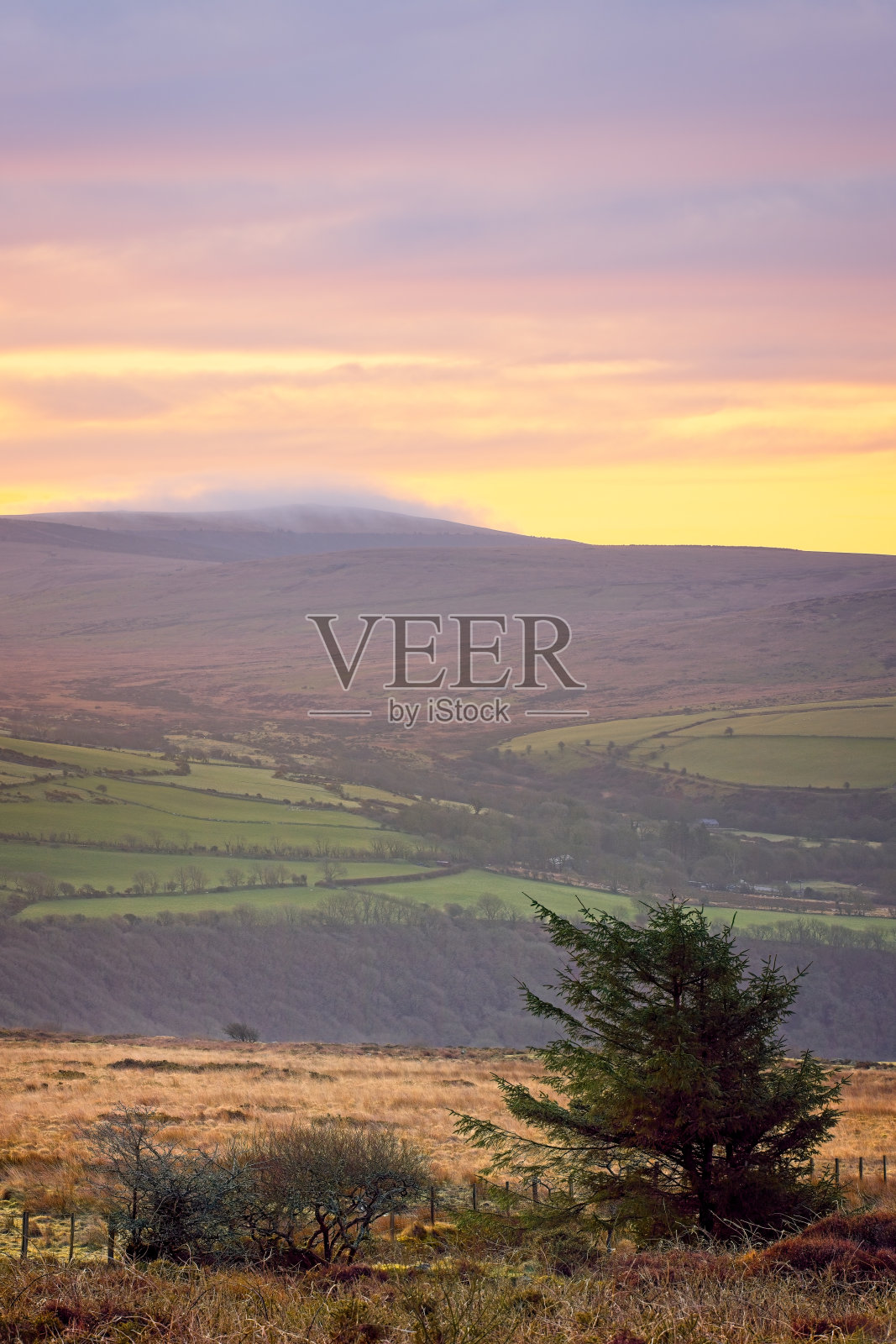 彭布罗克郡格温山谷的日出照片摄影图片