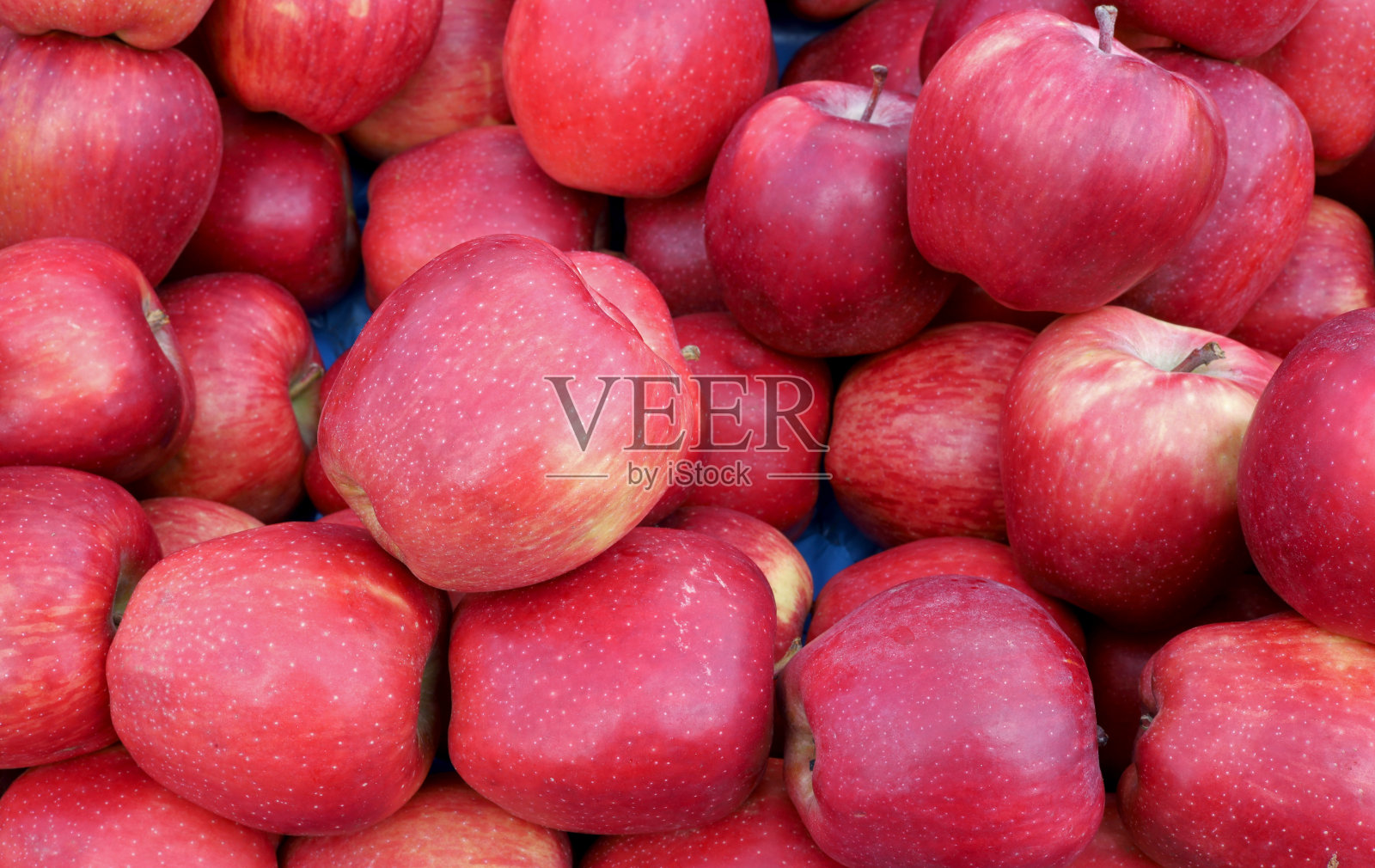 市场上的有机新鲜红苹果照片摄影图片