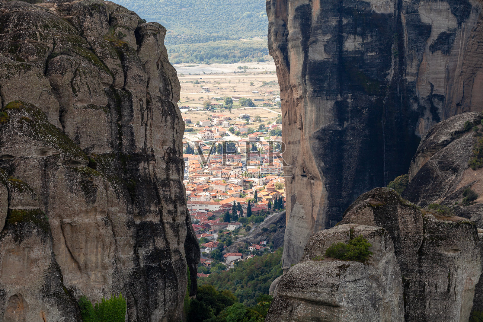 希腊，迈泰奥拉岩石和修道院。夏天的白天。照片摄影图片