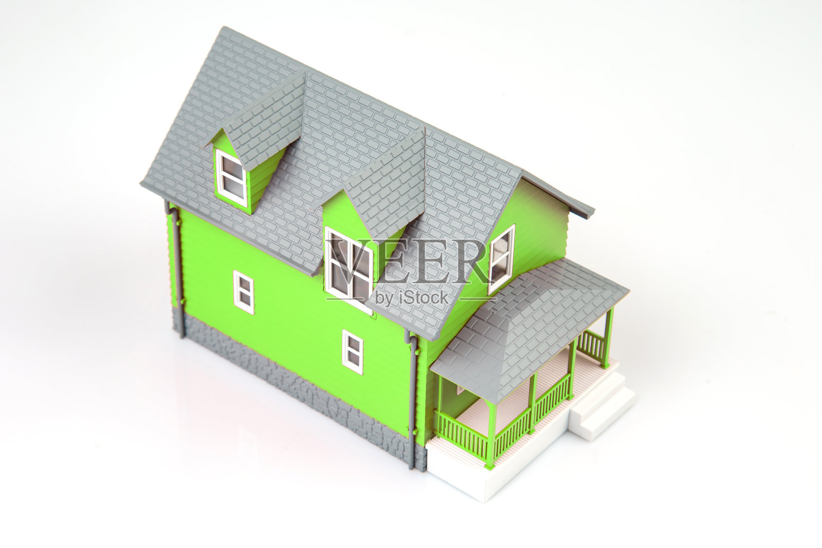 白色背景上的公寓大楼小模型照片摄影图片