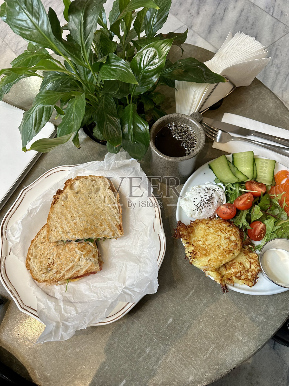 早餐，咖啡和吐司照片摄影图片