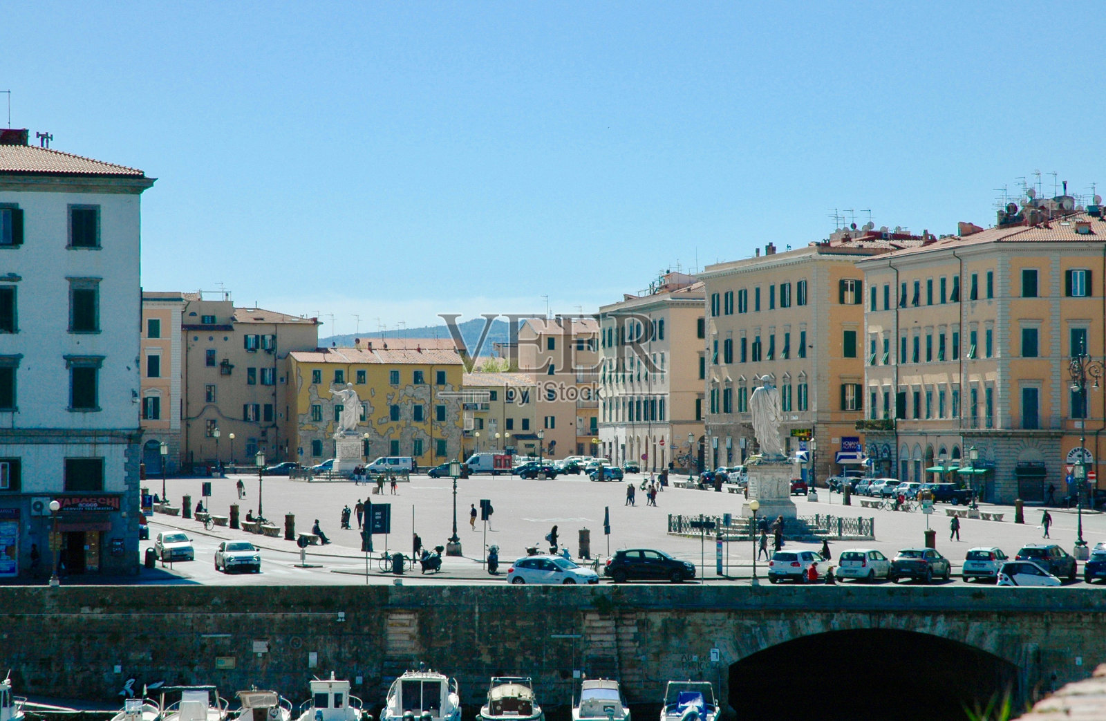 美第奇城堡前的大型历史广场照片摄影图片