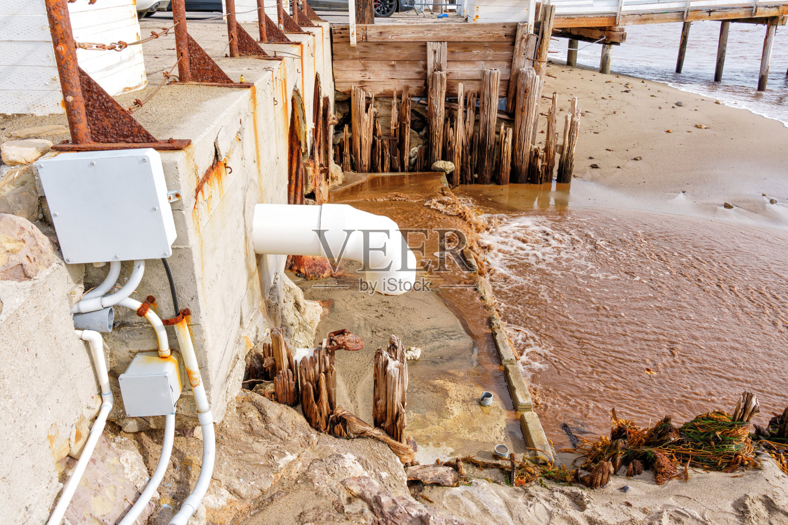 马里布海滩过量水管理系统照片摄影图片