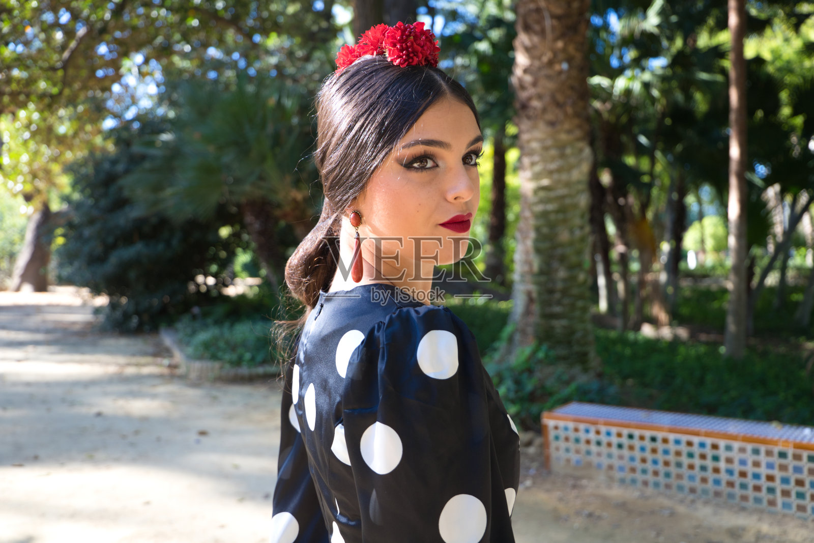 近距离拍摄的舞者在弗拉门戈礼服照片摄影图片