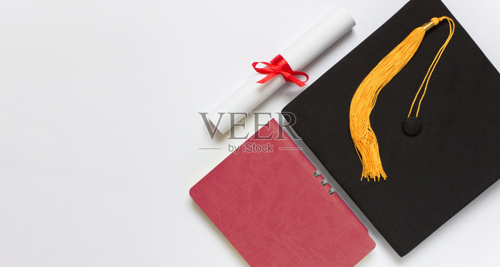 灰度背景上的毕业顶视图概念照片摄影图片