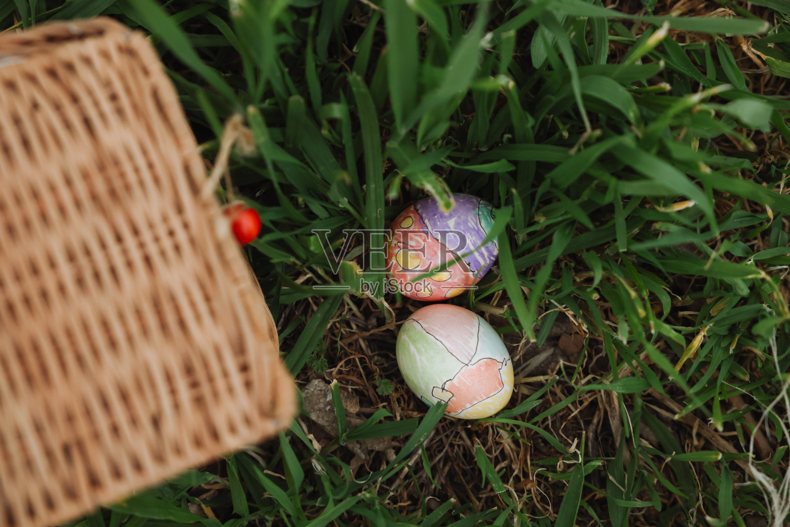 复活节装饰与精心制作复活节兔子在阳光窝照片摄影图片