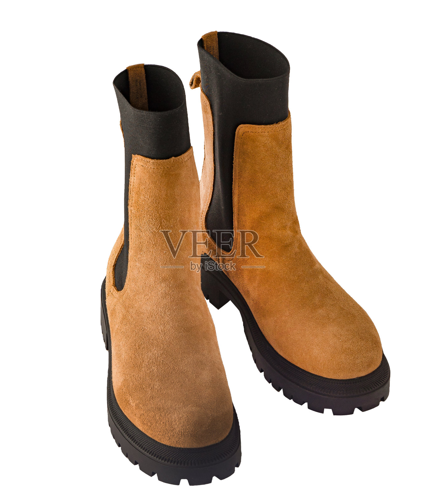 一双新的时髦的厚鞋底的靴子。麂皮皮鞋。米色棕色靴子孤立在白色背景上照片摄影图片