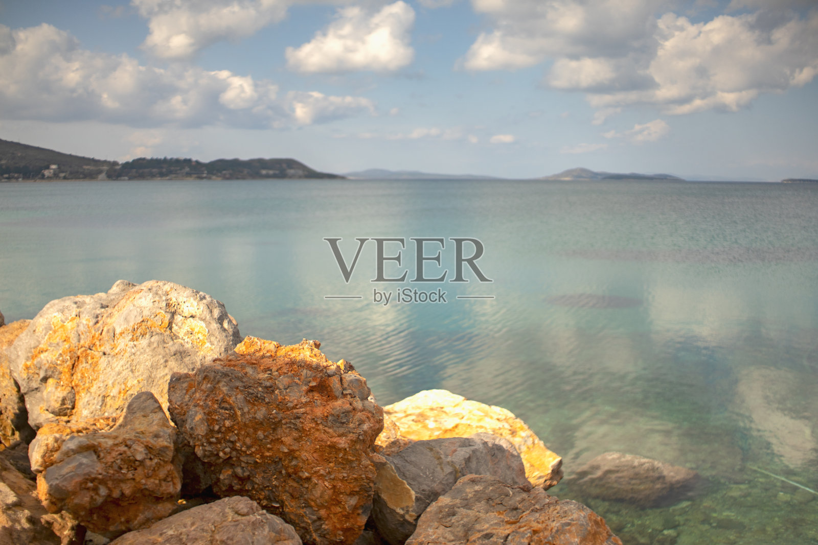 岸边的岩石照片摄影图片