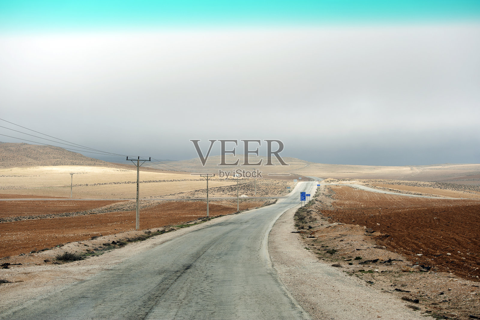 从亚喀巴到佩特拉的荒野之路，约旦照片摄影图片