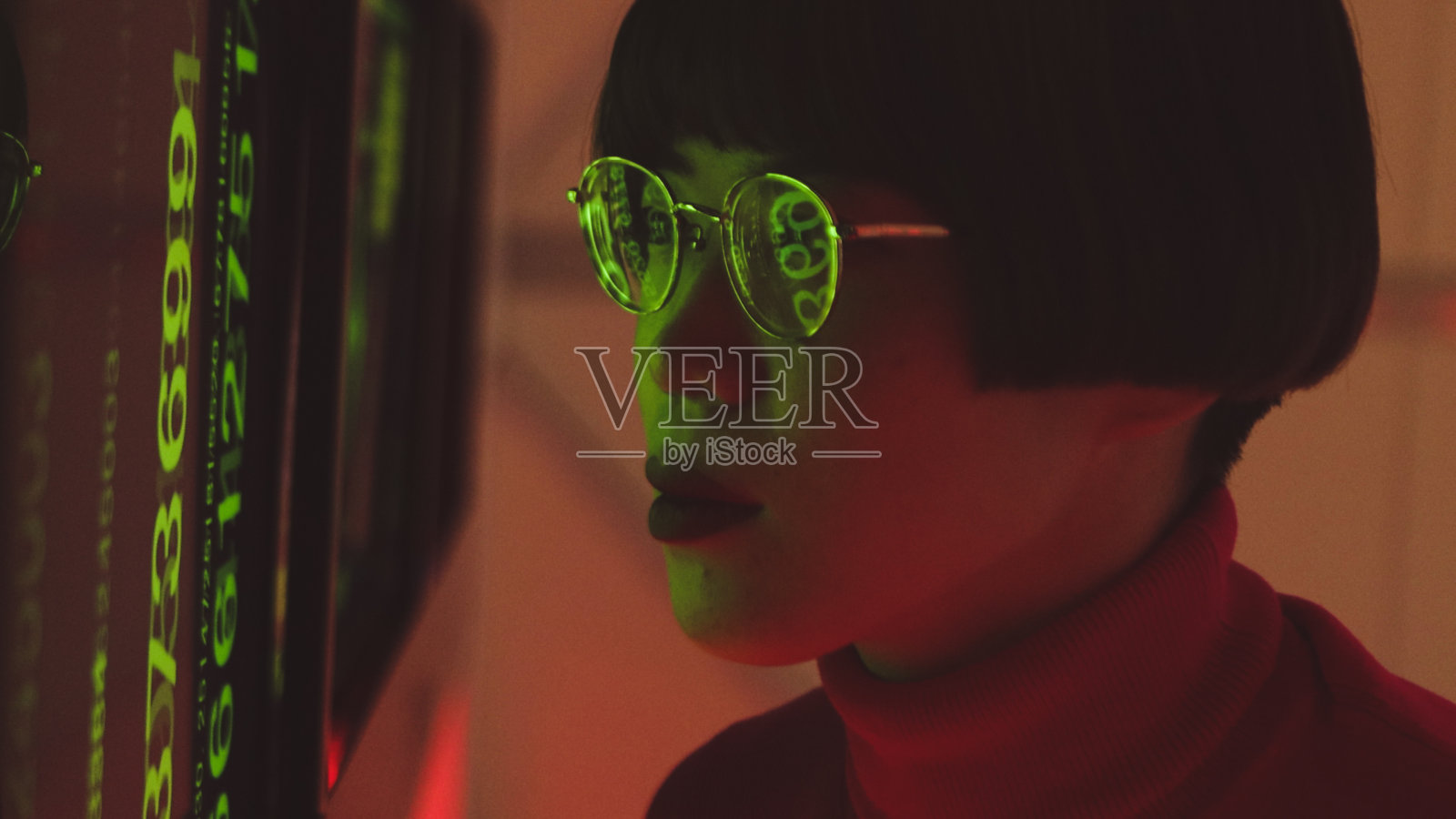 女性与科技照片摄影图片