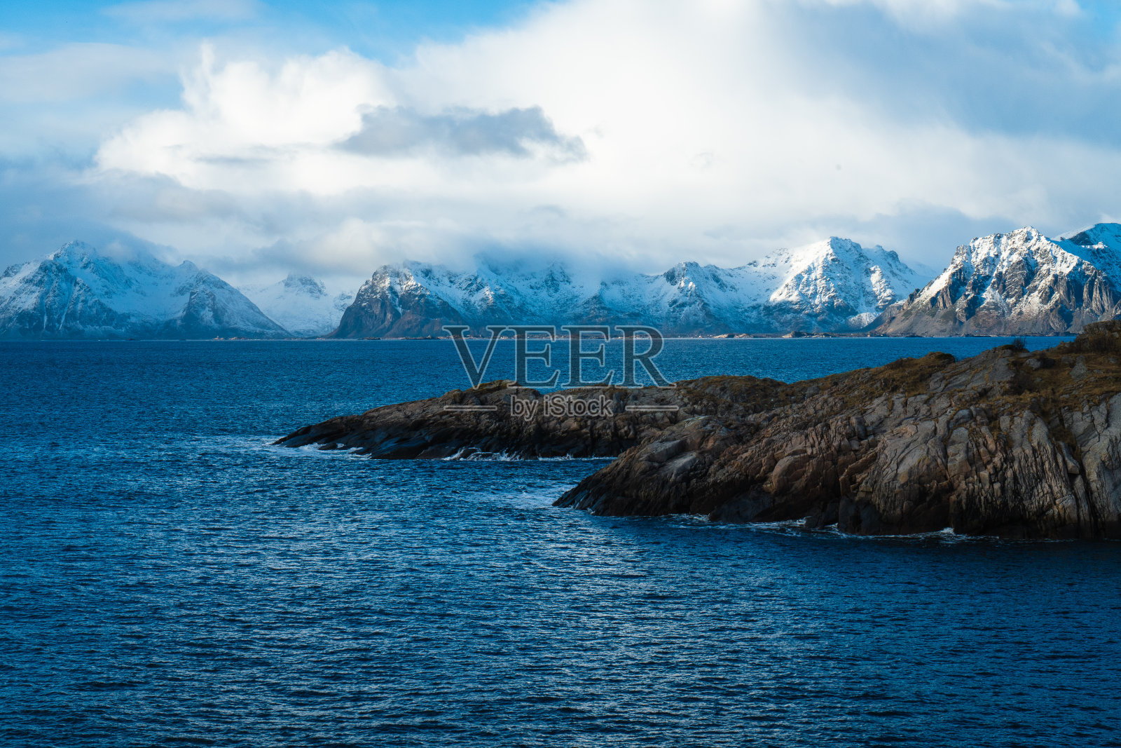 罗浮敦群岛上的山脉照片摄影图片