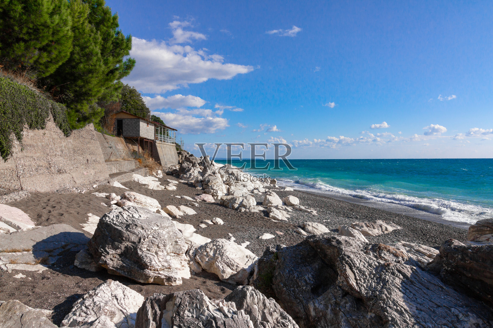 白色岩石，黑海海岸的一个美丽的地方。Tsandripsh, Gantiadi，阿布哈兹照片摄影图片