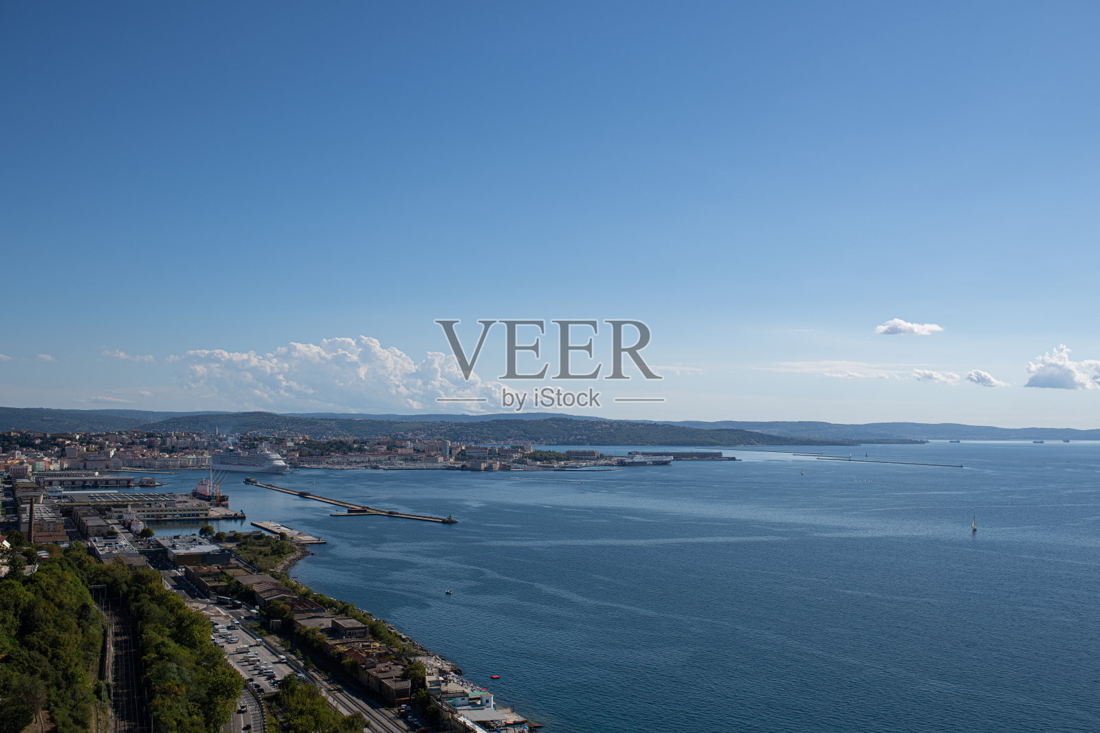 的里雅斯特海岸的景色照片摄影图片