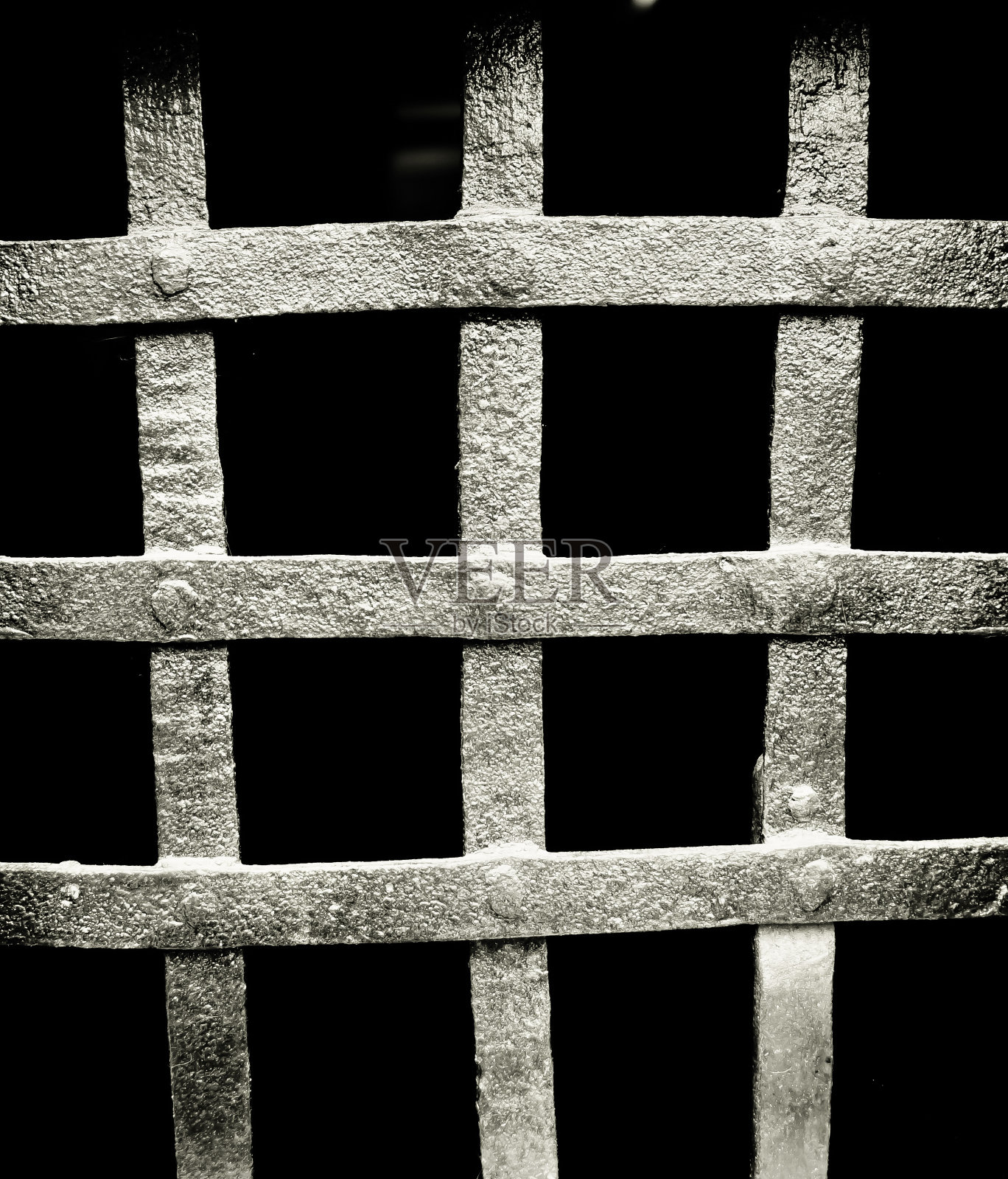 法国戈比奥镇的古老钢窗。照片摄影图片