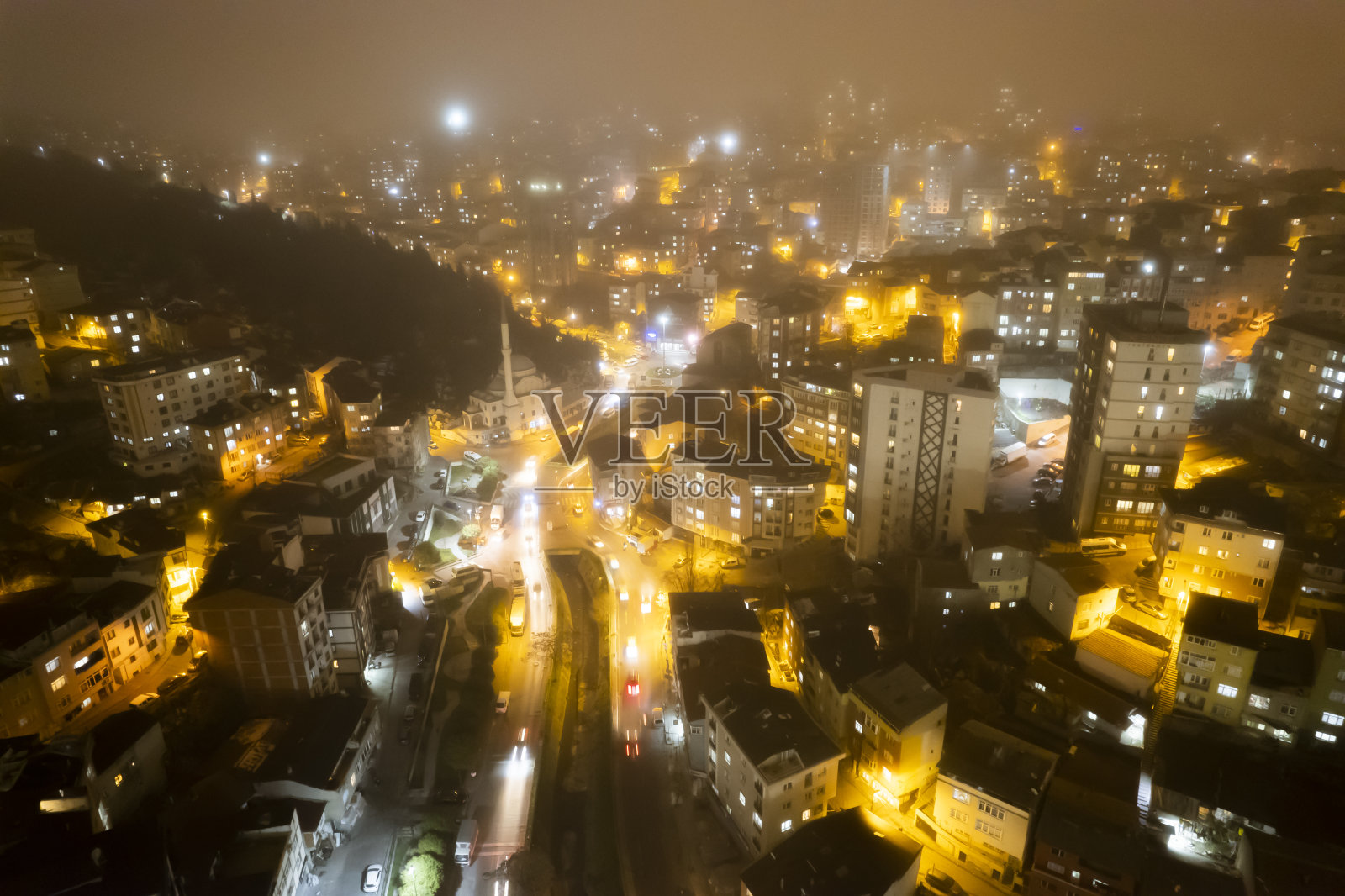 繁忙城市街道的未来主义灯光照片摄影图片