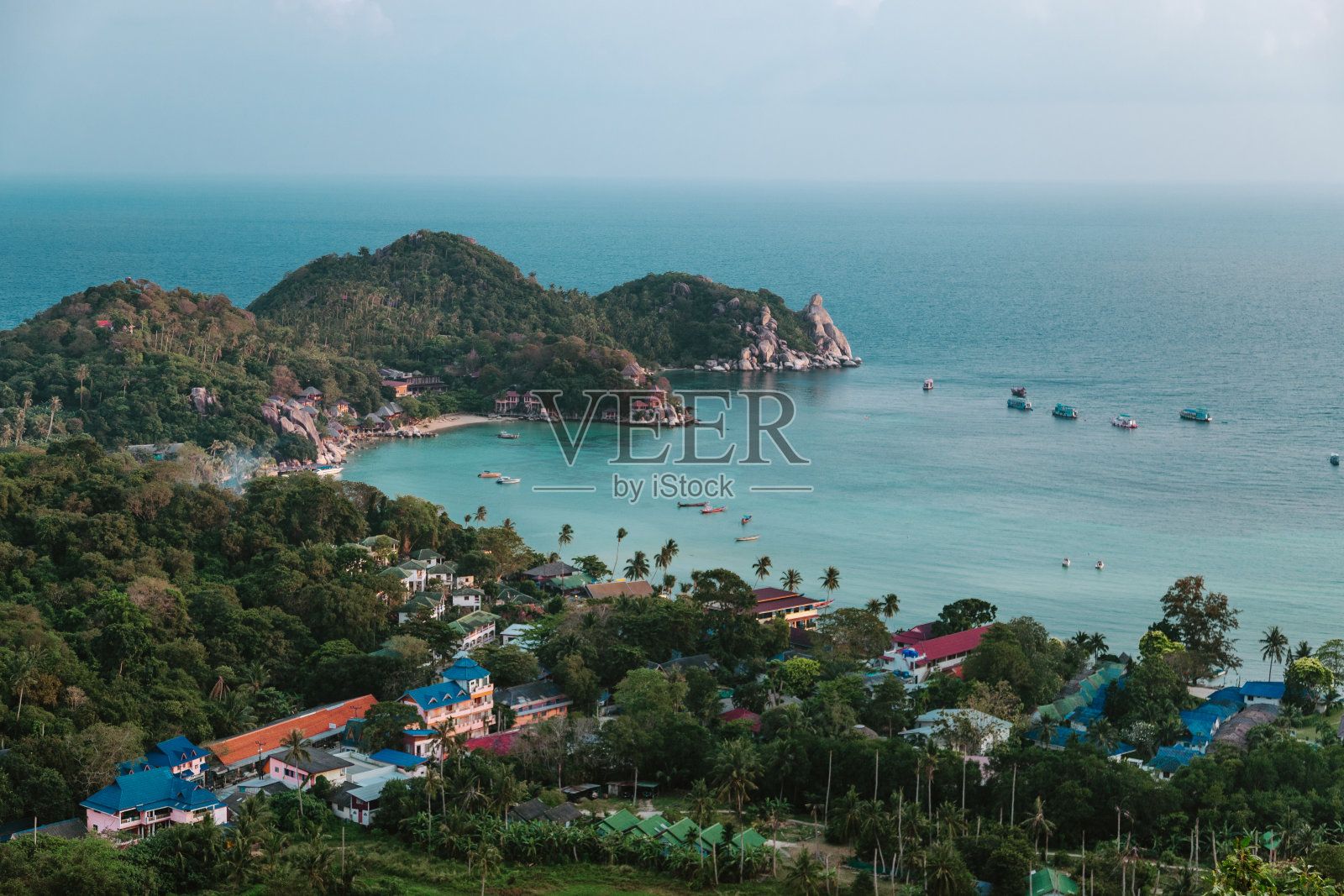 从山上俯瞰Ko Tao照片摄影图片