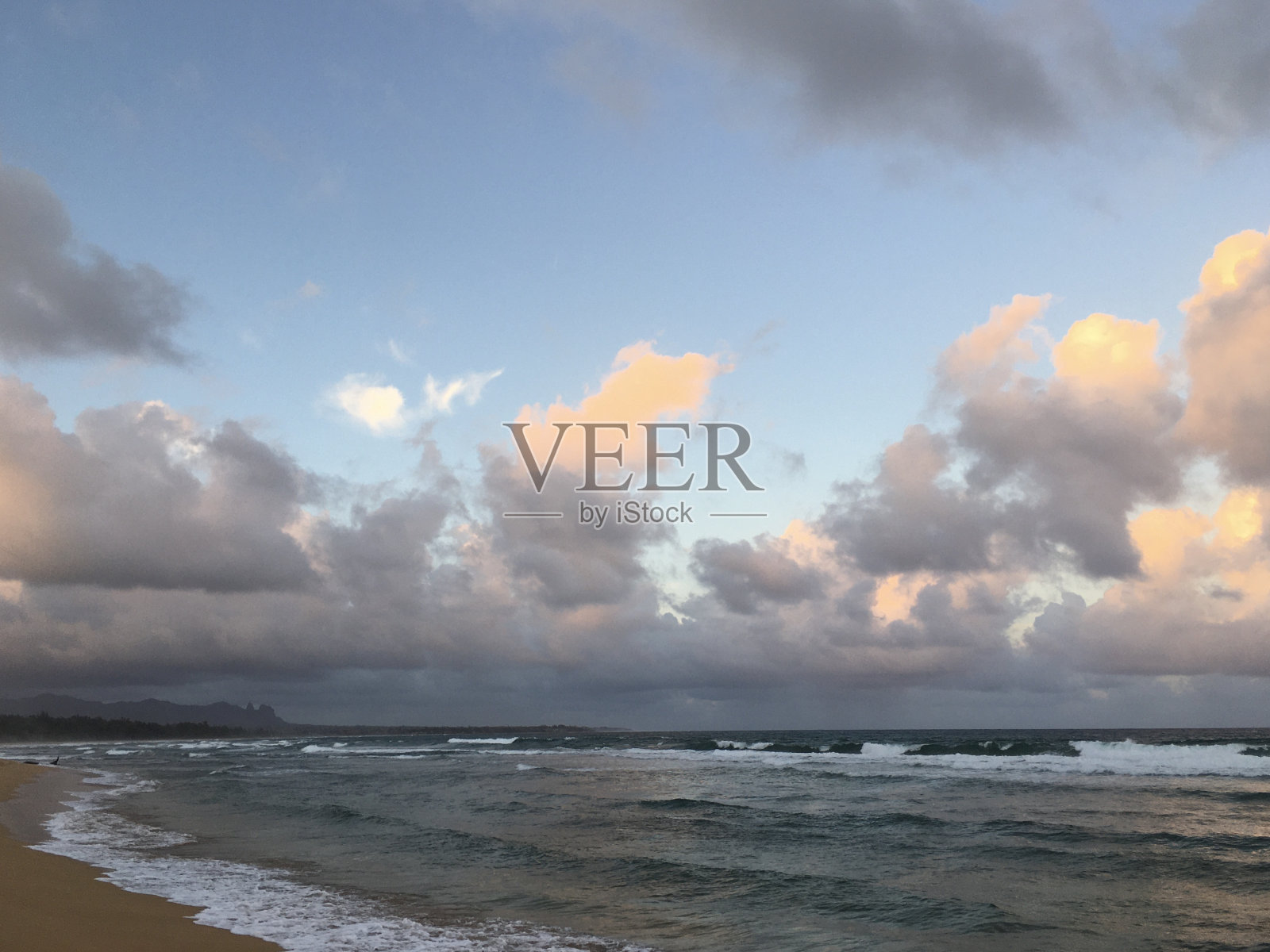 10月在夏威夷考艾岛的日落。照片摄影图片