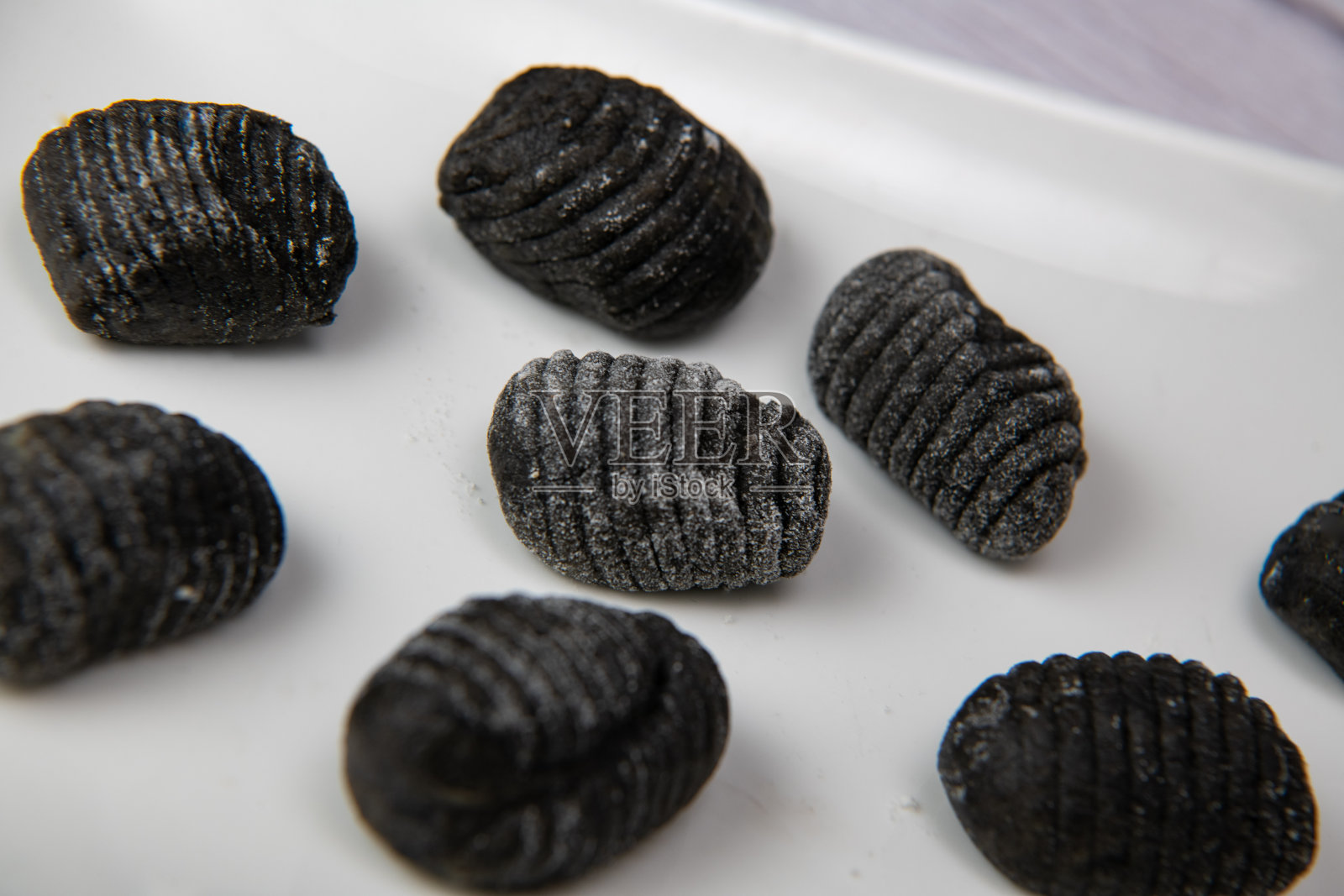 黑色墨鱼墨汁团子饺子，自制照片摄影图片