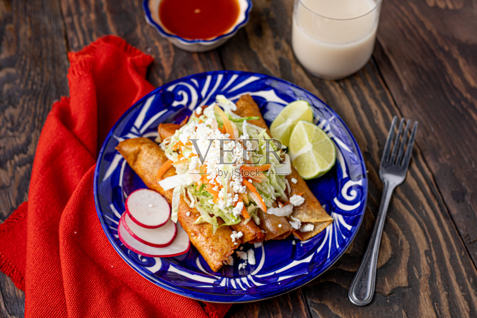 美味的典型墨西哥自制食物照片摄影图片