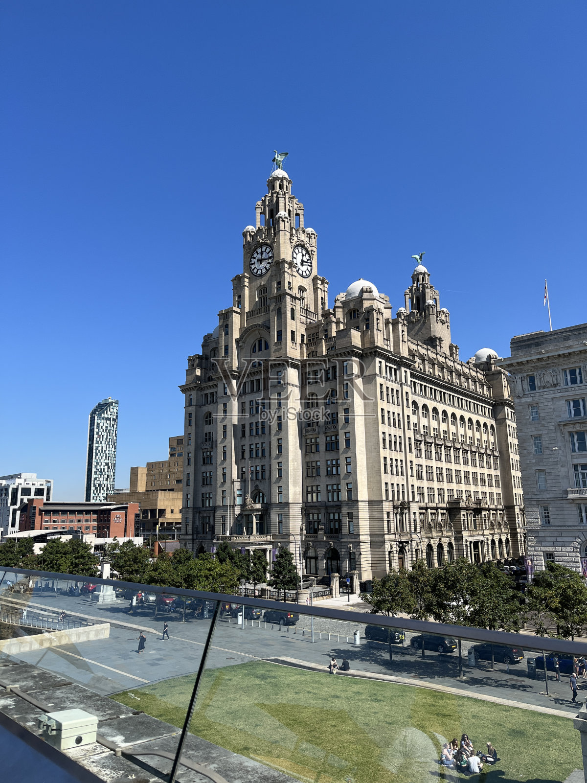 利物浦市中心的皇家肝脏大厦照片摄影图片