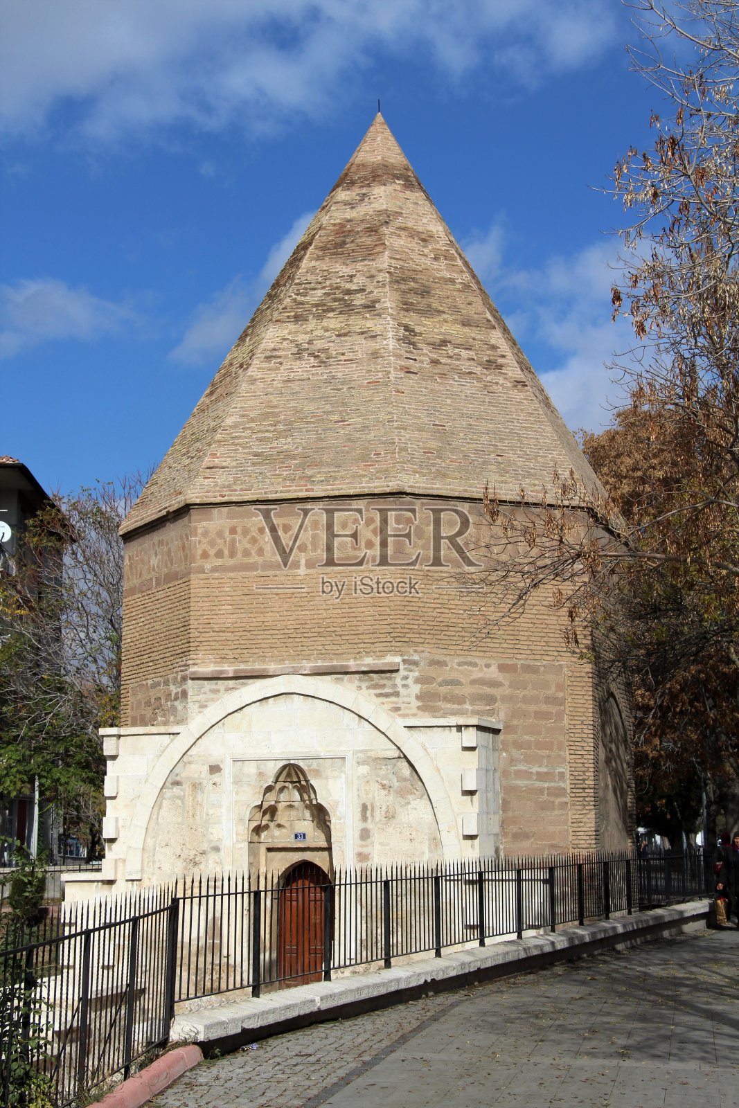 Kesikbas陵墓位于土耳其的科尼亚。照片摄影图片