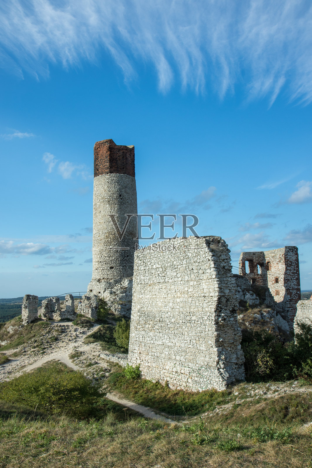 中世纪城堡的废墟。照片摄影图片