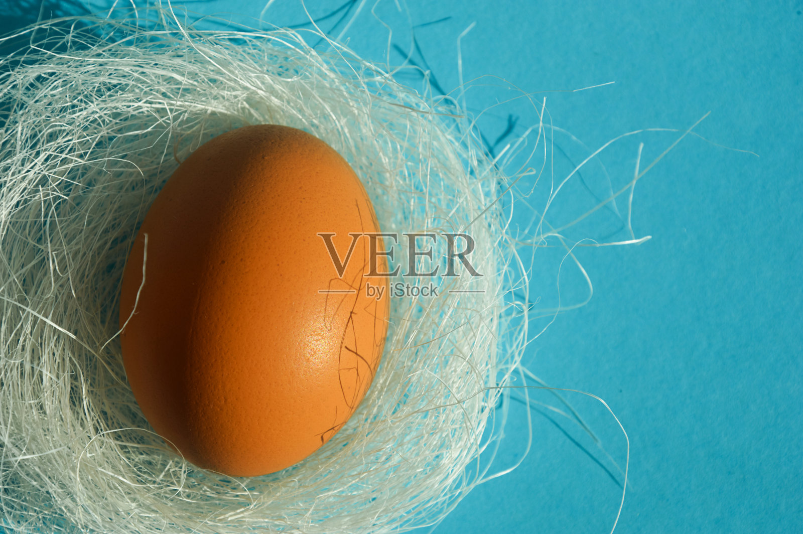 新鲜的鸡蛋。复活节快乐。为春节做准备。设计背景。照片摄影图片