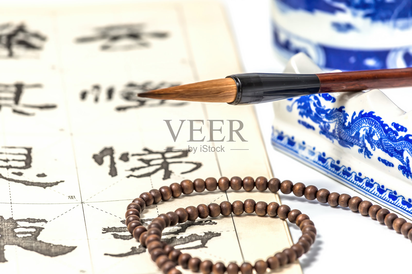 中国书法、毛笔、墨、纸、砚的特写照片摄影图片