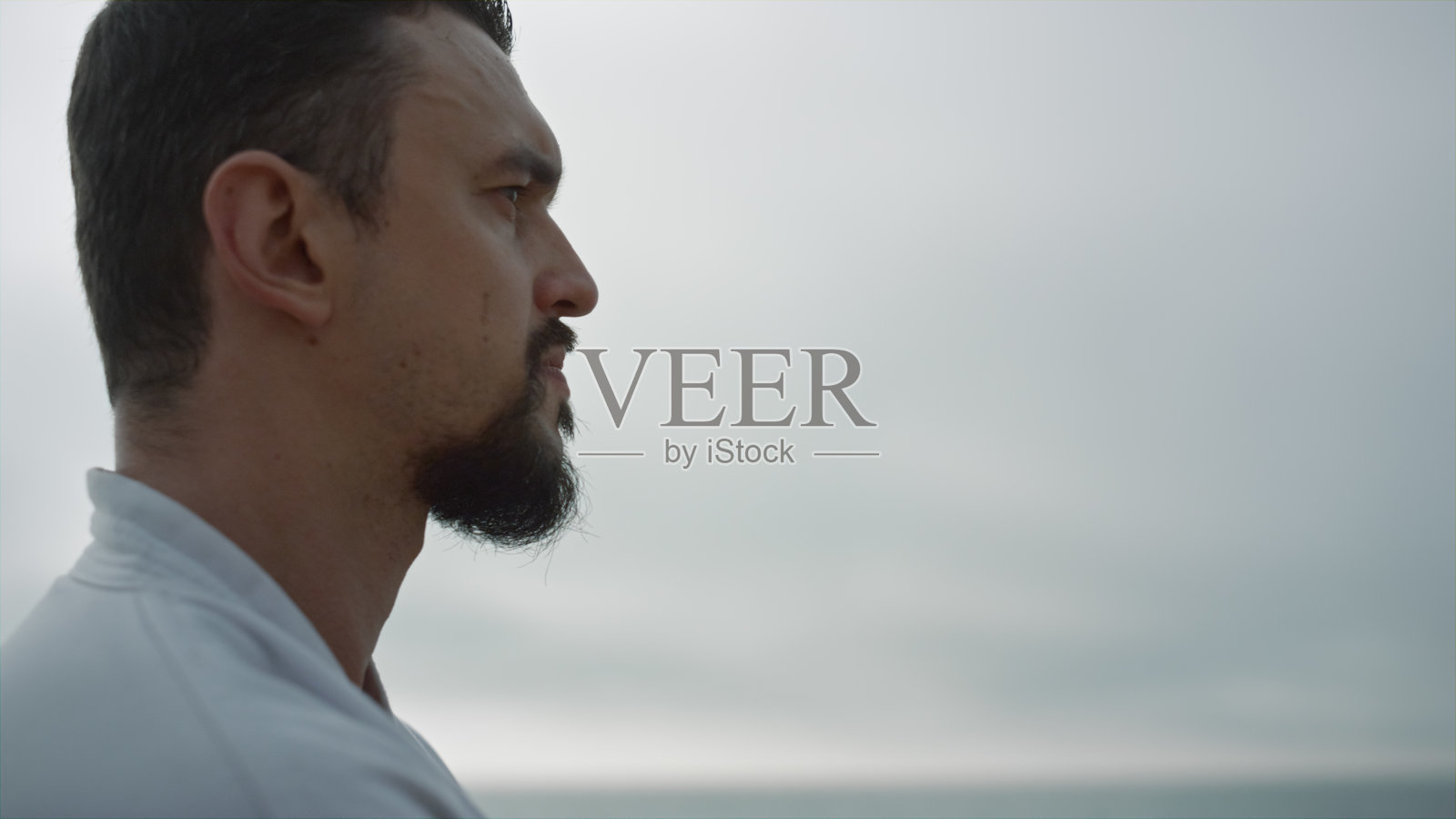 运动员做手练习空手道上的自然近距离。照片摄影图片