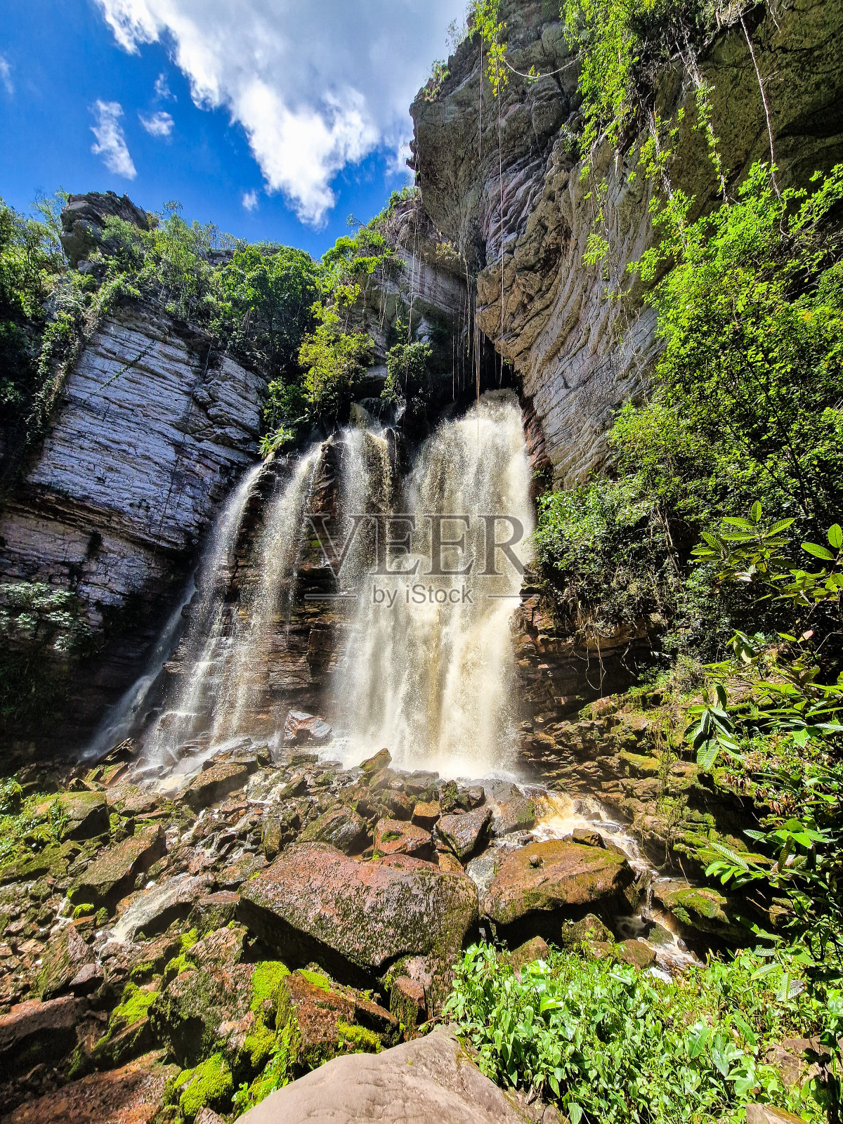 巴西巴伊亚州迪亚曼蒂纳Chapada Diamantina的Ibicoara，通往Buracao瀑布的峡谷照片摄影图片