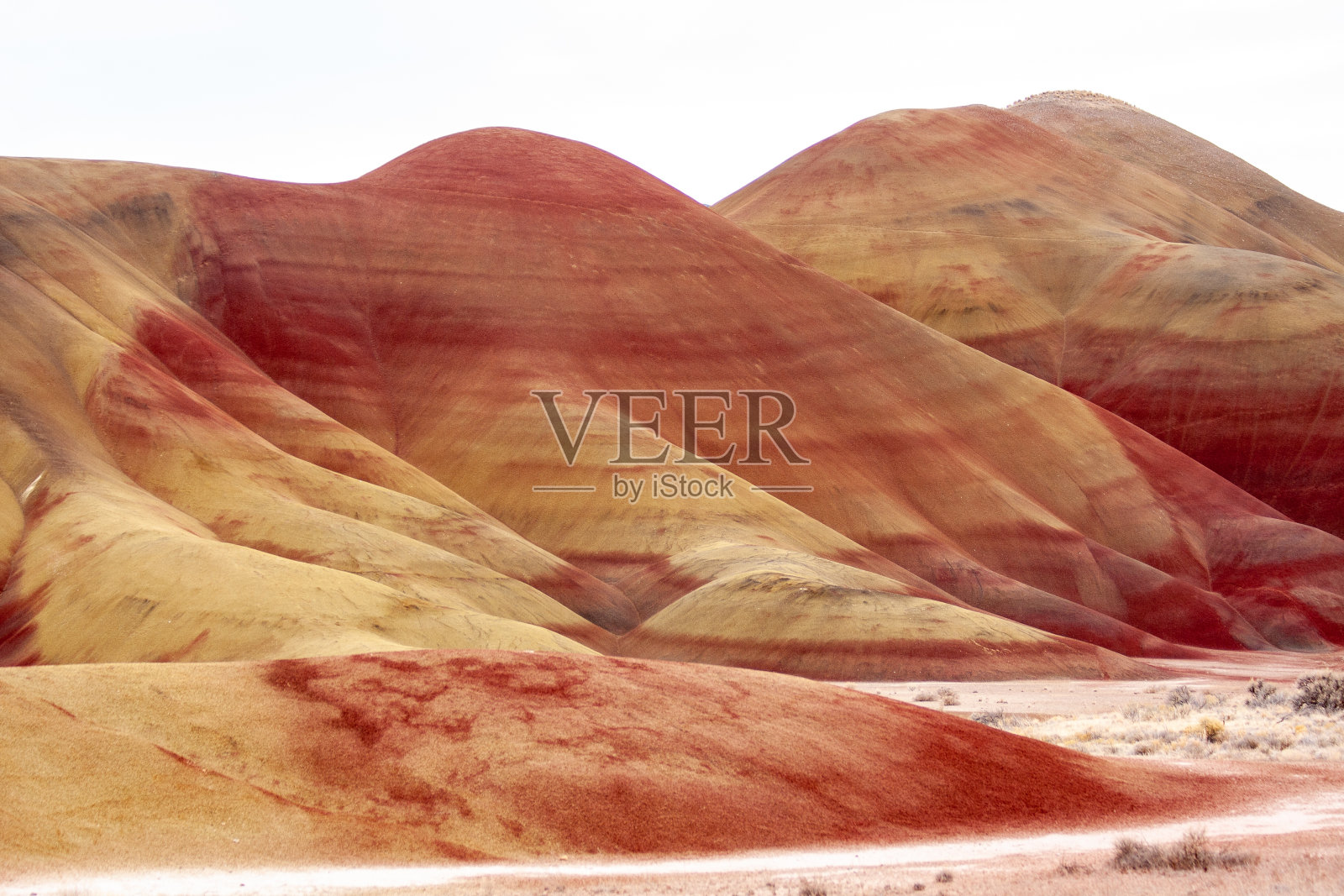 俄勒冈州约翰·戴国家化石床国家纪念碑的彩绘山照片摄影图片