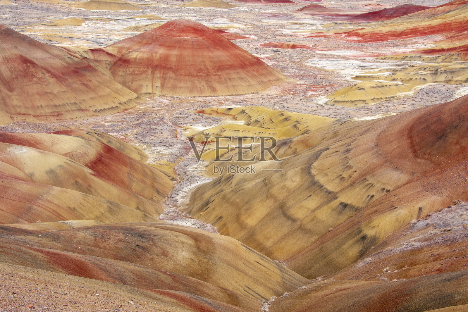 俄勒冈州约翰·戴国家化石床国家纪念碑的彩绘山照片摄影图片