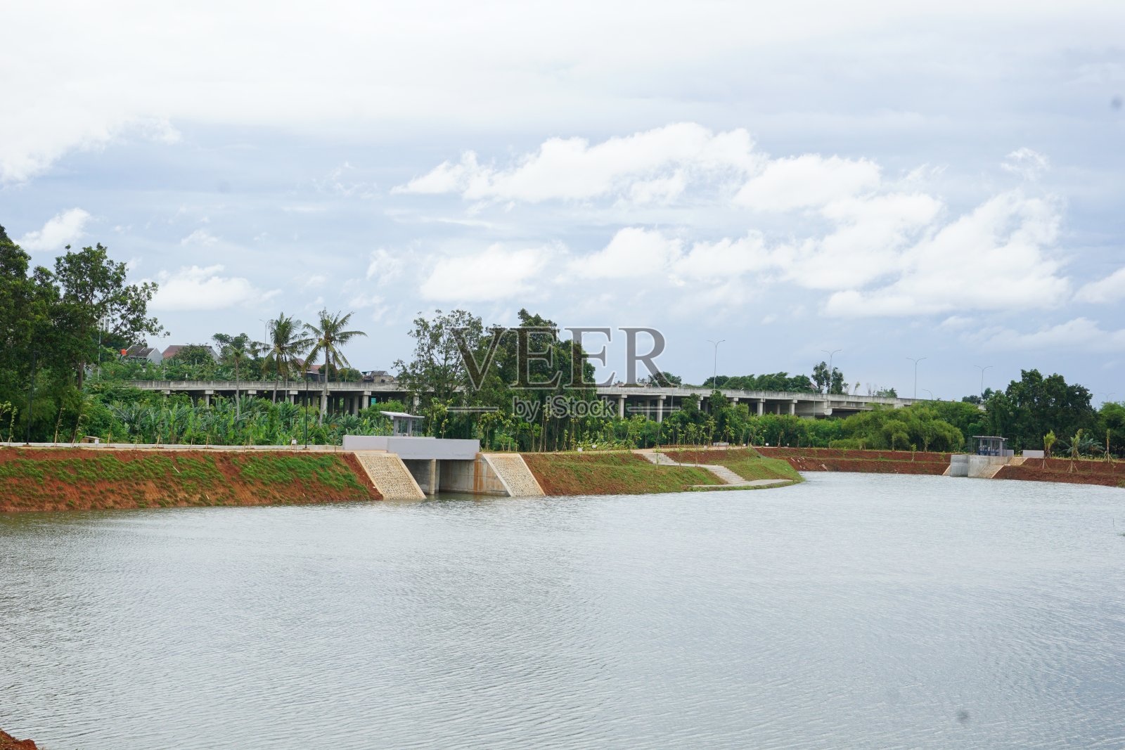 新建的城市公园之美照片摄影图片