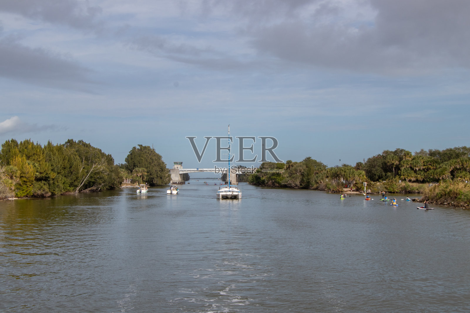 美国佛罗里达州Haulover运河- 2022年12月30日:照片摄影图片